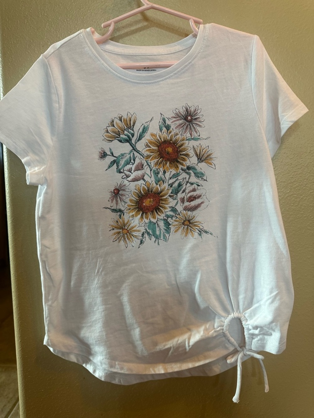 Floral kids shirt. Size 9. Cute cute. New.